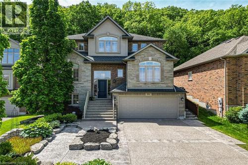 24 HEATHCOTE Court  Grimsby, ON L3M 0A6