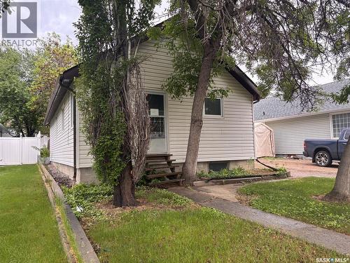 212 3Rd Avenue E, Kindersley, SK 