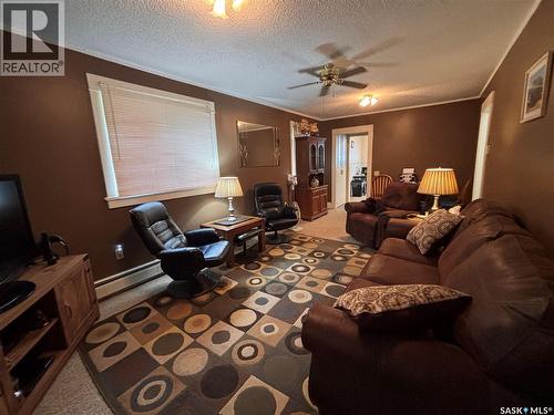 212 3Rd Avenue E, Kindersley, SK 