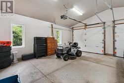 Double garage with 2 garage doors - 