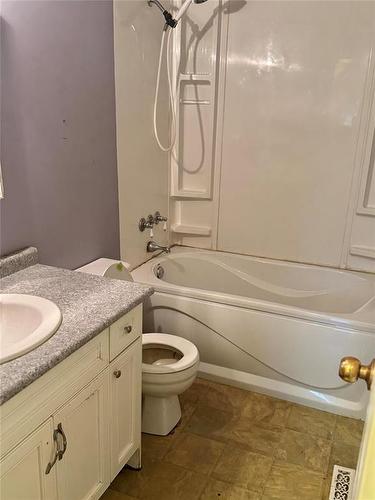 28 Ash Street, Thompson, MB 