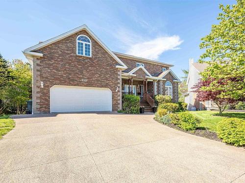 65 Roxbury Crescent  Halifax, NS B3M 4S9