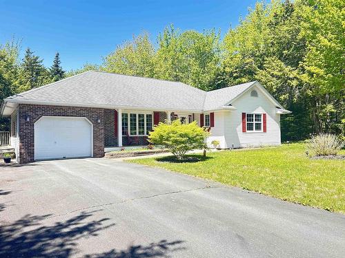 6 Ainsley Court, Fall River, NS 