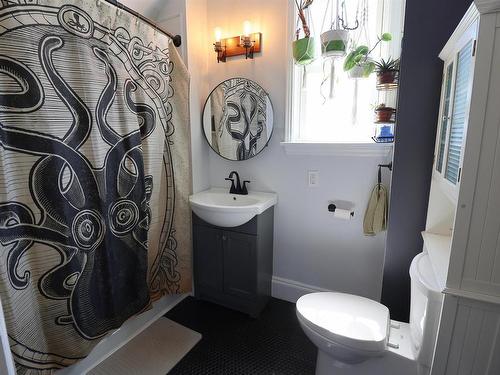 68 Bayfield Street, Charlottetown, PE - Indoor Photo Showing Bathroom