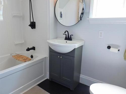 68 Bayfield Street, Charlottetown, PE - Indoor Photo Showing Bathroom