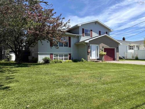 18 Fletcher Drive, Amherst, NS 