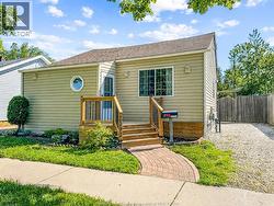 2392 LOUIS Windsor, ON N8W 2B8