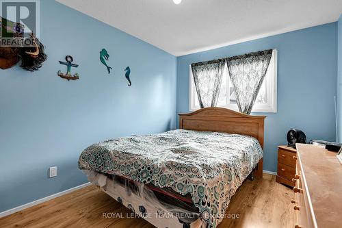 B - 902 Elmsmere Road, Ottawa, ON 
