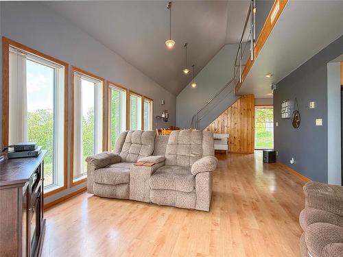 98041 40 N Road, Wawanesa, MB 