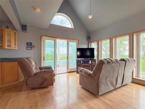 98041 40 N Road, Wawanesa, MB 
