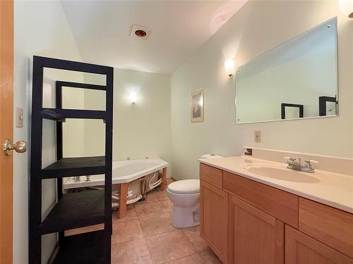 98041 40 N Road, Wawanesa, MB 