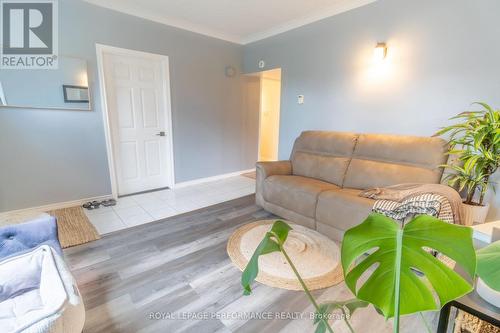141 Chevrier Avenue, Cornwall, ON - Indoor Photo Showing Living Room