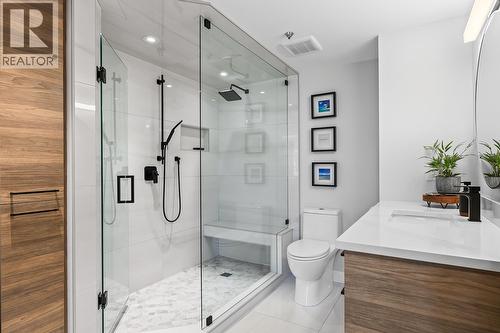 Guest bath - 1152 Sunset Drive Unit# 1002, Kelowna, BC 