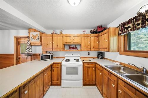 2 East Shore Rd, Moose Lake, MB 