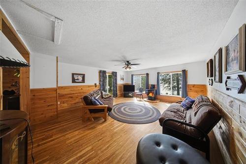 2 East Shore Rd, Moose Lake, MB 