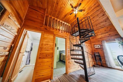 2 East Shore Rd, Moose Lake, MB 