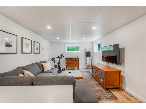8 Grant St, Fredericton, NB 