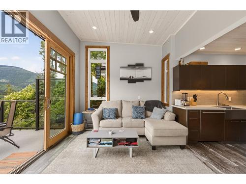 6506 Littlewood Road, Nelson, BC - Indoor Photo Showing Living Room
