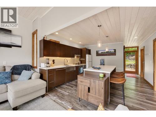 6506 Littlewood Road, Nelson, BC - Indoor