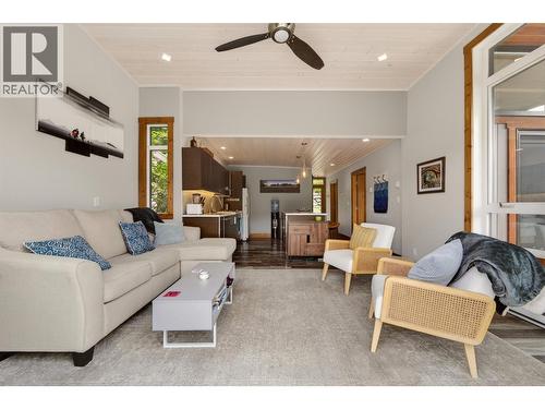 6506 Littlewood Road, Nelson, BC - Indoor Photo Showing Living Room