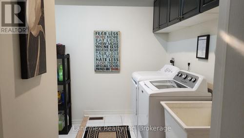 Main Floor Laundry - 5423 Planter'S Wood Court, Mississauga, ON 