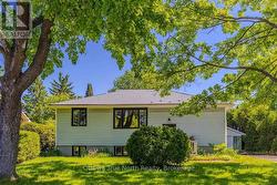 35 TAUVETTE STREET Ottawa, ON K1B 3A1