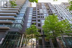 1018 - 20 MINOWAN MIIKAN LANE Toronto, ON M6J 0E5