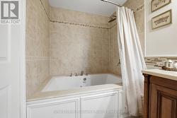 Main bath with second entry-4pc - 