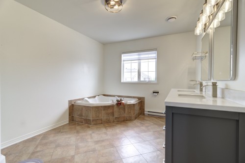 Bathroom - 5985 Rue Du Cygne, Brossard, QC 