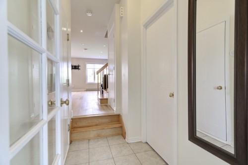 Mud Room - 5985 Rue Du Cygne, Brossard, QC 