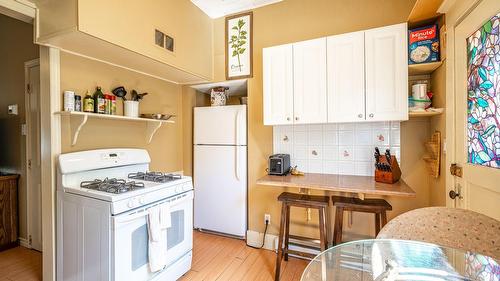 3008 26 Street, Vernon, BC - Indoor Photo Showing Kitchen