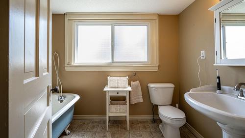 3008 26 Street, Vernon, BC - Indoor Photo Showing Bathroom