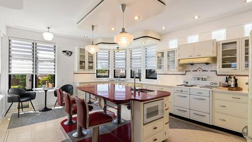 1858 Abbott Street, Kelowna, BC 