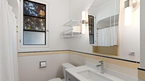 1858 Abbott Street, Kelowna, BC 