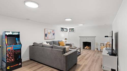 1858 Abbott Street, Kelowna, BC 