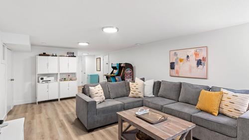 1858 Abbott Street, Kelowna, BC 