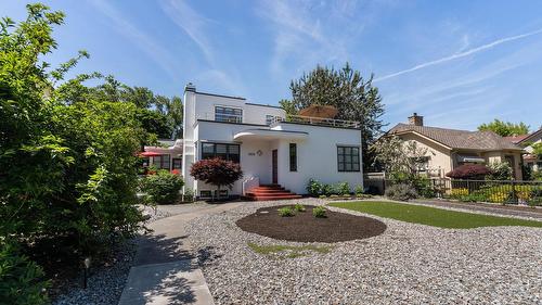 1858 Abbott Street, Kelowna, BC 