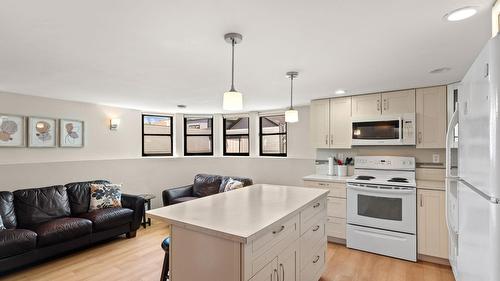 1858 Abbott Street, Kelowna, BC 