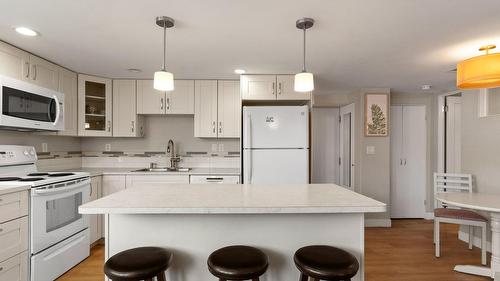 1858 Abbott Street, Kelowna, BC 