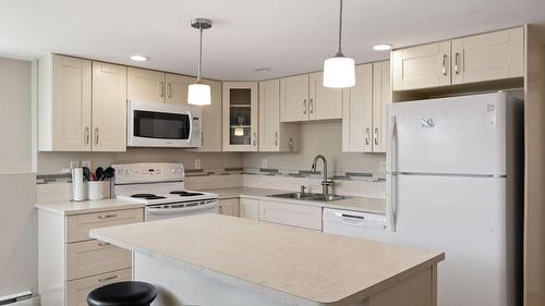1858 Abbott Street, Kelowna, BC 