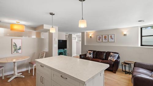 1858 Abbott Street, Kelowna, BC 