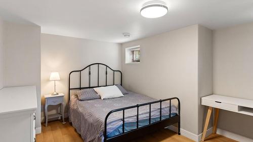 1858 Abbott Street, Kelowna, BC 