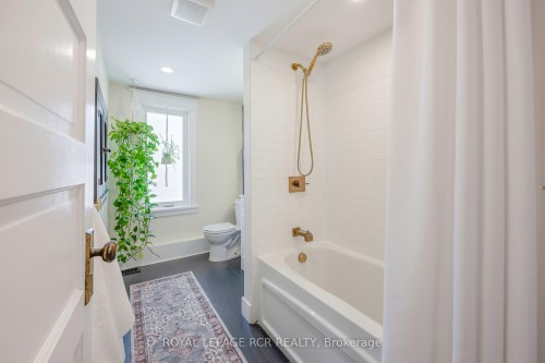 146 Main Street W, Shelburne, ON - Indoor Photo Showing Bathroom