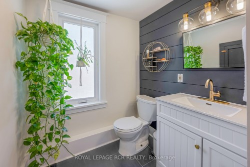 146 Main Street W, Shelburne, ON - Indoor Photo Showing Bathroom