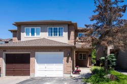 817 Pucks Place  Newmarket, ON L3X 2K8