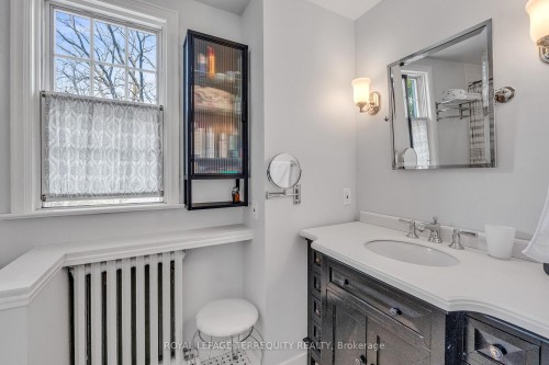155 Centre Street W, Richmond Hill, ON 