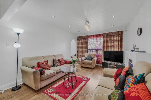 4 Harris Park Drive, Toronto, ON 