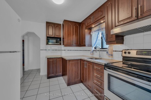 4 Harris Park Drive, Toronto, ON 