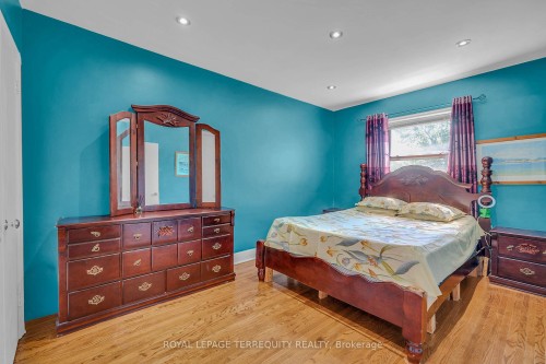 4 Harris Park Drive, Toronto, ON 