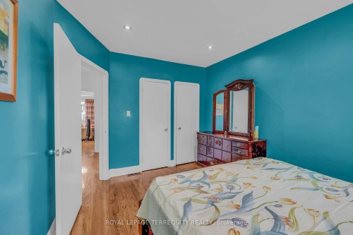 4 Harris Park Drive, Toronto, ON 